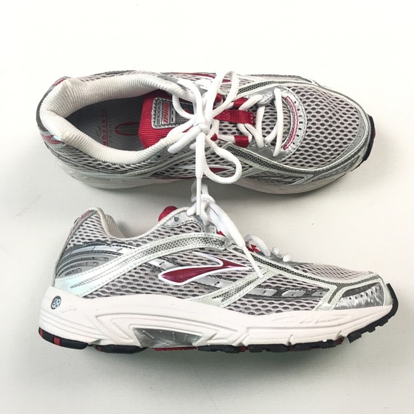 brooks shoes dyad 6